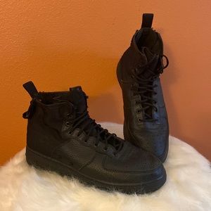Air Force 1. Mens. Black on Black.